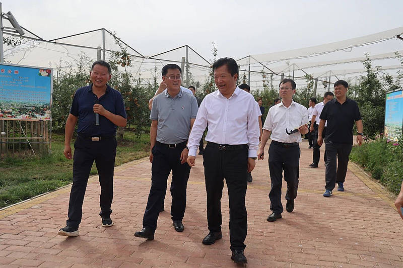 7月7日,山东省烟台市委副书记,市长郑德雁带领考察组来到洛川县考察