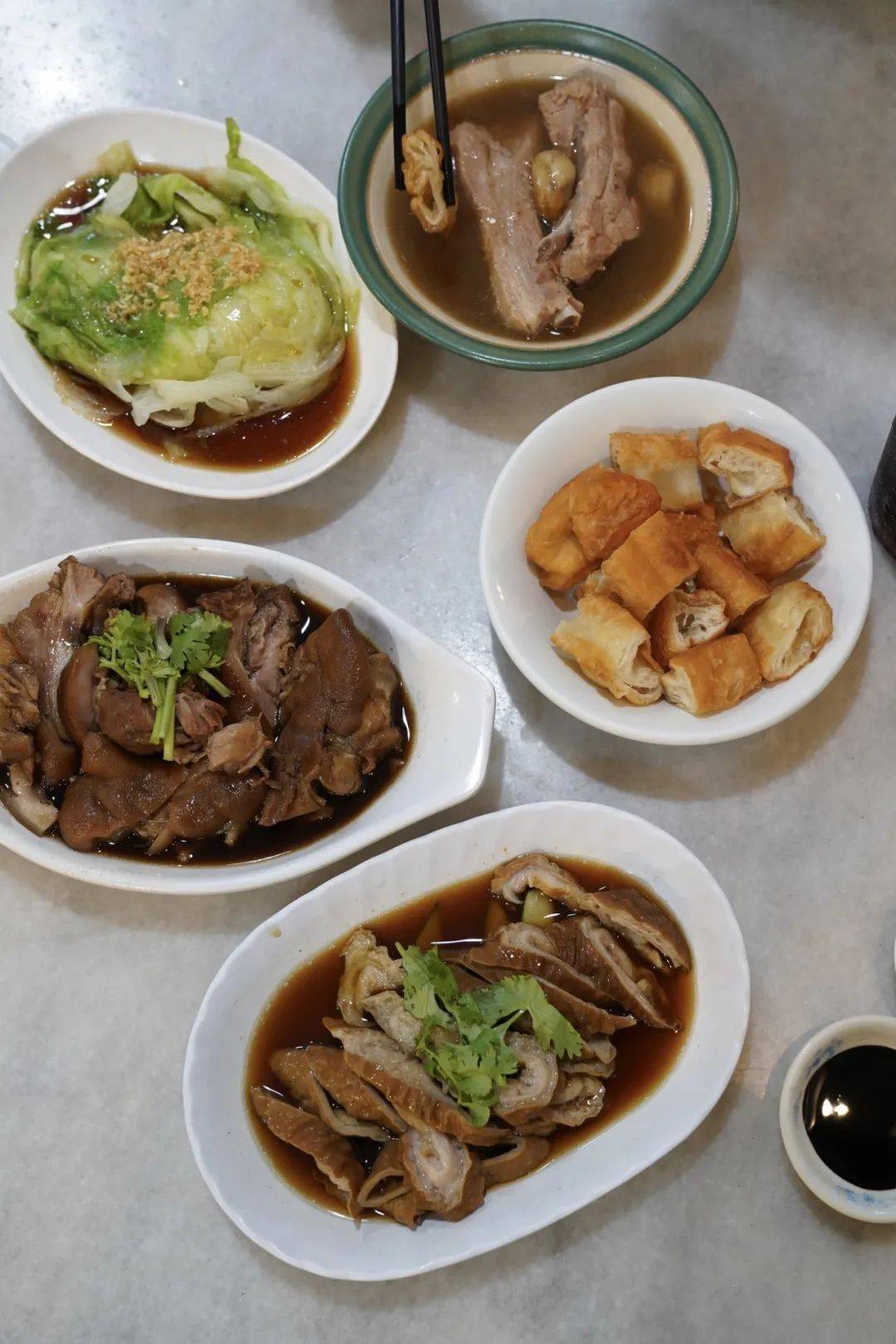 出门旅行,博主们都是怎么找到好吃的的?_餐厅_上海_美食