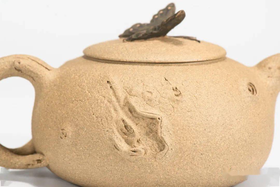 季杏芬高级工艺美术师优秀中青年陶艺家江苏省工艺美术学会会员宜兴