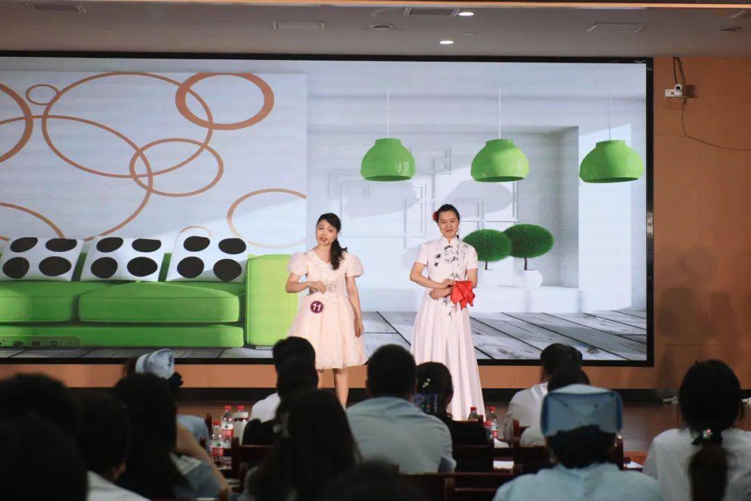 严苗苗团队《益苗说》范文斐团队《"帕金森的春天》王梦迪