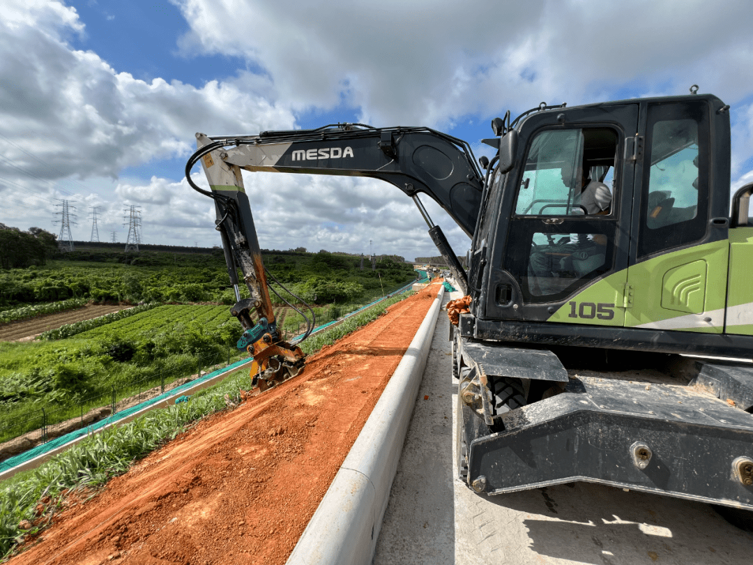 湛江机场高速,竟然偷偷变美了!_喇叭口_施工_路面
