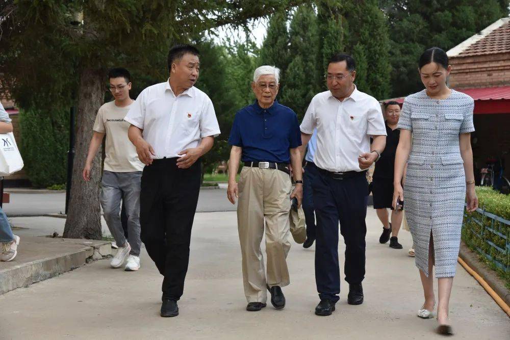 县长杨怿欣,县教体科局党组书记,局长王喜国,党组副书记郝志江及阳原