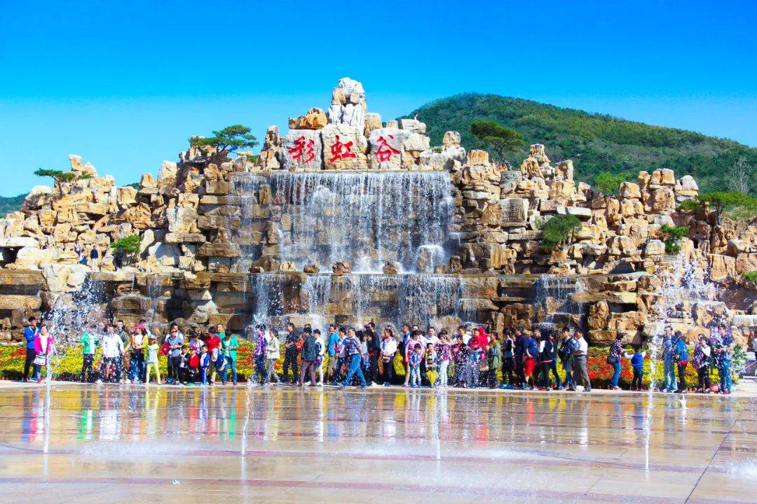 下设两个4a级景区(雪山彩虹谷景区,天然地下画廊景区),一个3a级景区