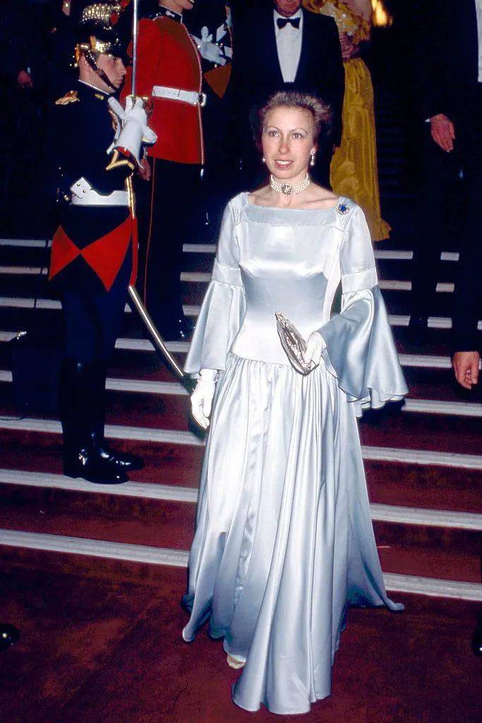 英国传奇长公主活成了最潮王室奶奶