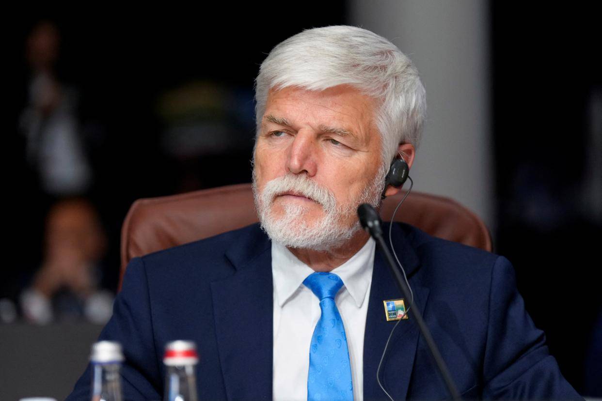 捷克总统彼得·帕维尔警告说,乌克兰应该致力于在年底前尽可能从