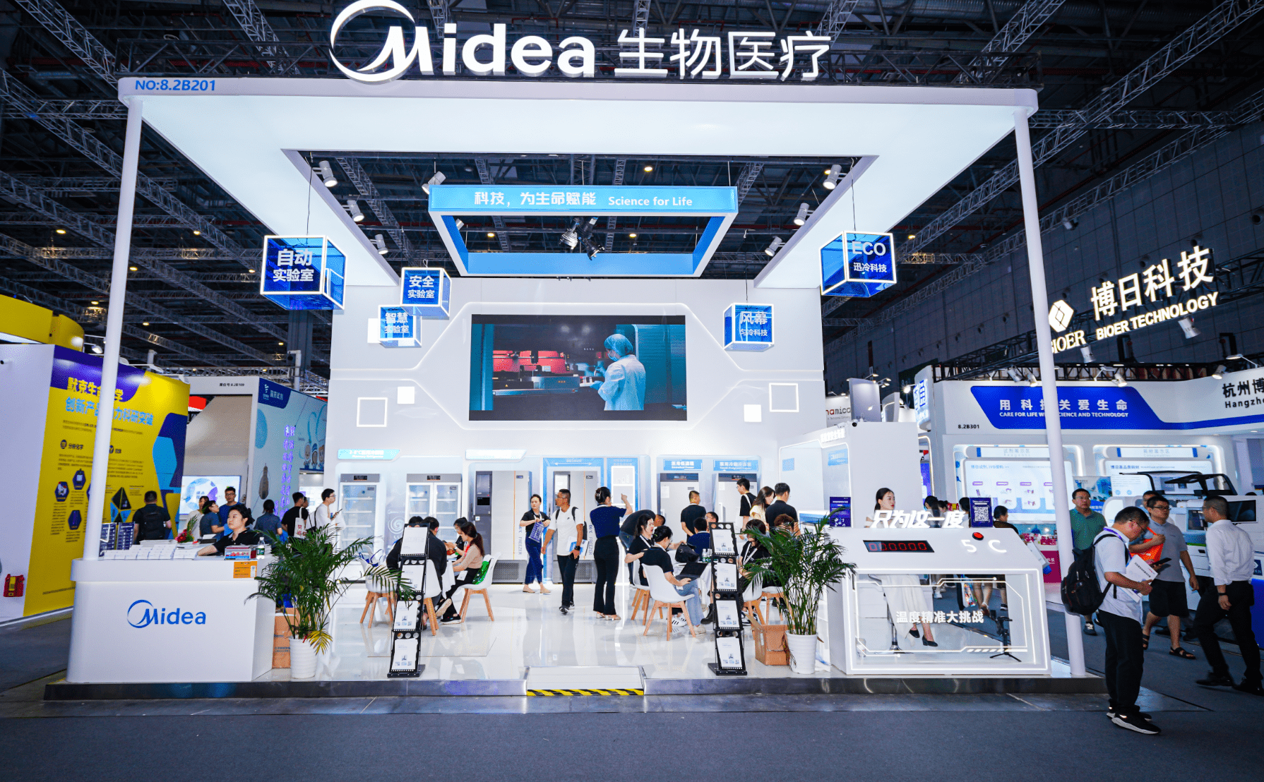 美的生物医疗和库卡医疗在展会上展出了全新产品和核心技术.