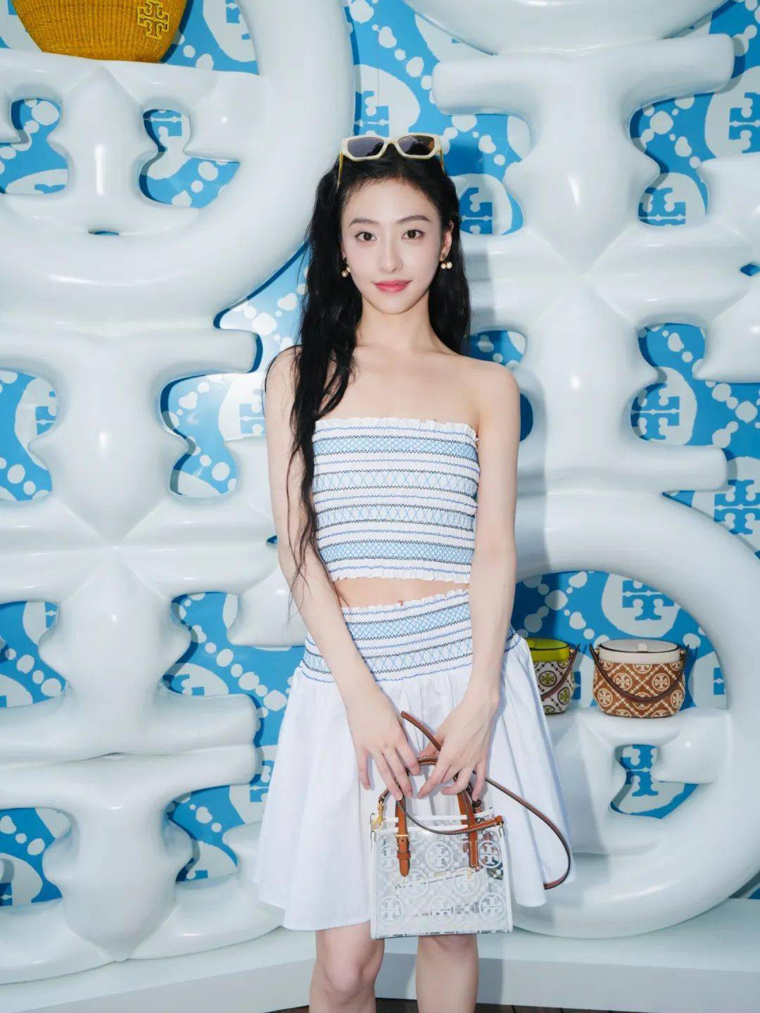 演员乔欣,李兰迪,胡连馨,王艺荻,演员及歌手曾可妮,费启鸣,歌手魏如萱