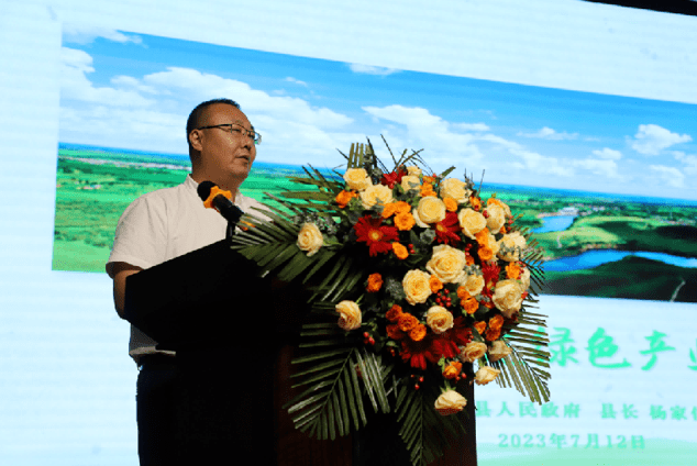 彰武县县长杨家佳杨家佳作题为《治用结合 构建绿色产业发展模式》的