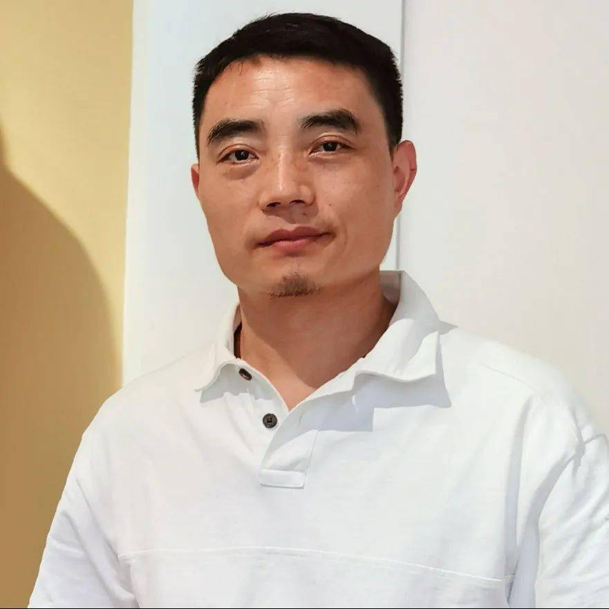 书法本科班,2006年考入南京师范大学美术学院攻读艺术硕士,导师王继安