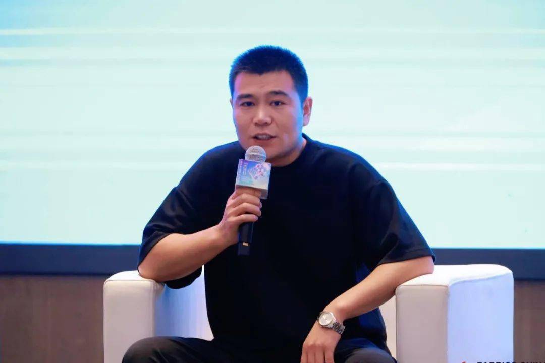 福建永荣锦江股份有限公司总经理汪建根,常务副总经理张方永,市场副总