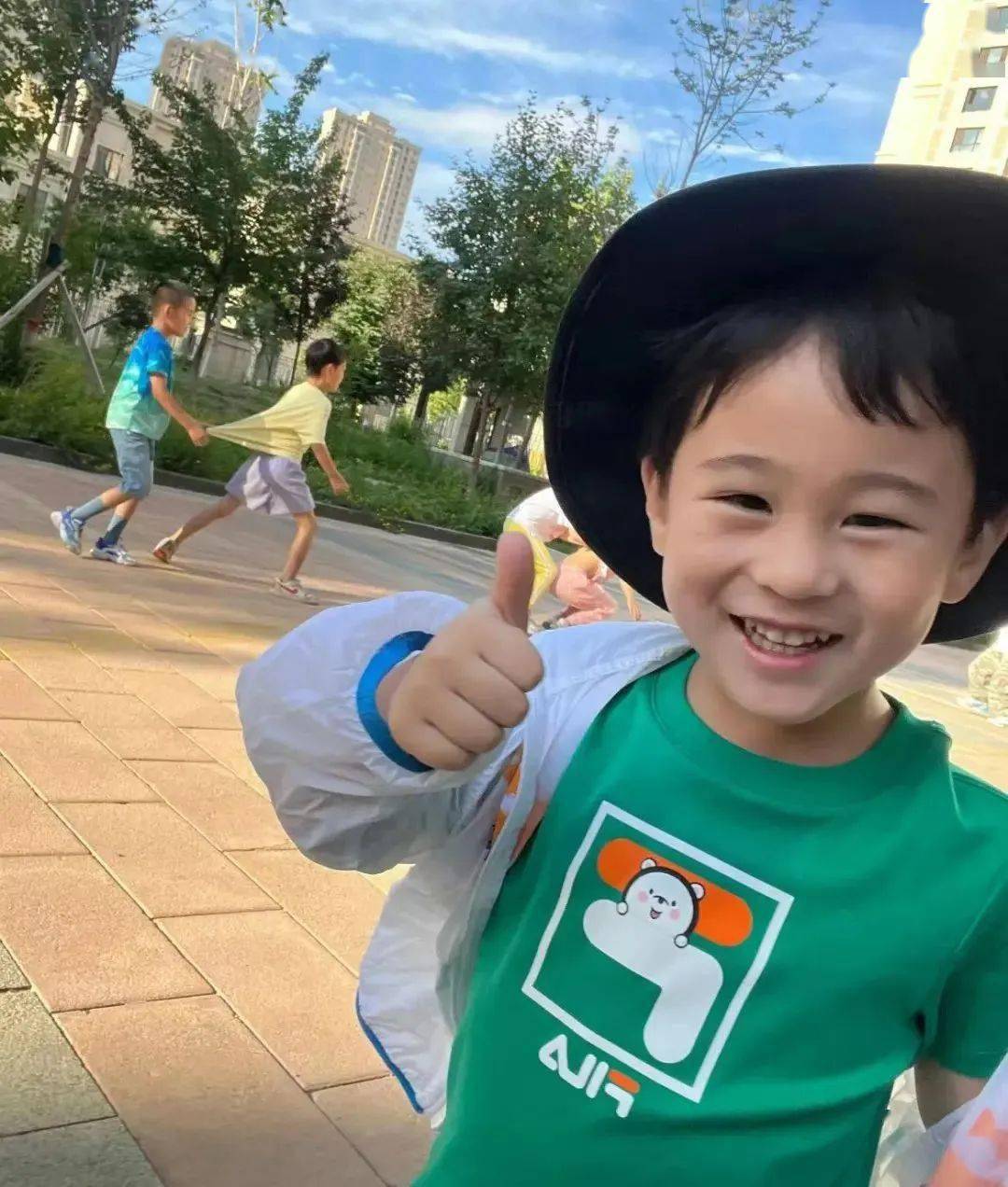 那段时间《爸爸当家》第二季刚好开播嘛,里面新成员马扬的儿子马里奥