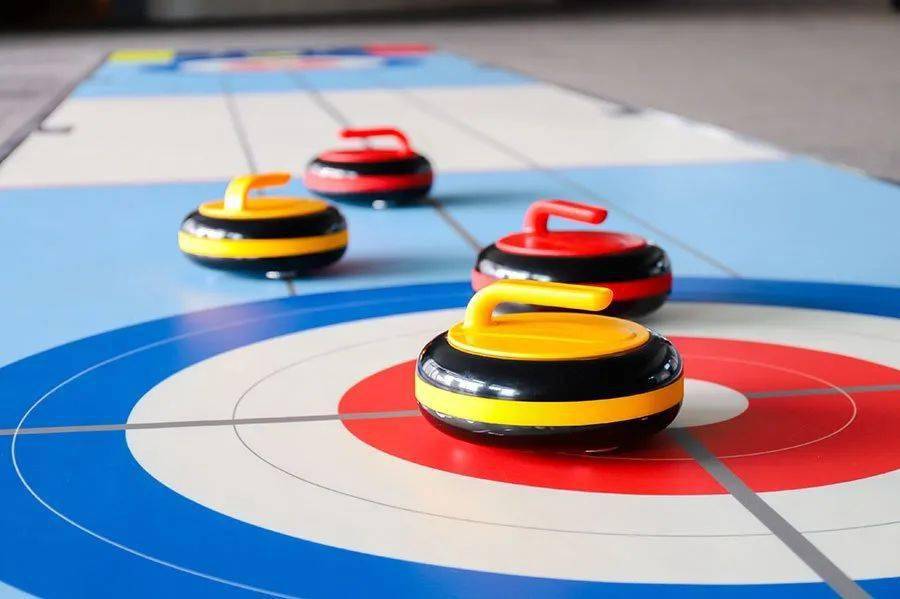 国际冰壶日 | 萨马兰奇纪念馆邀您体验冰壶运动_溜石_冰上_的项目
