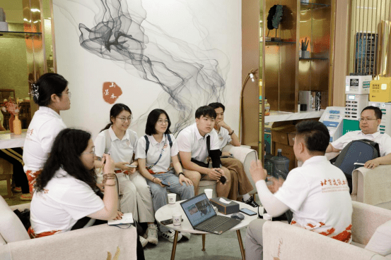 竞赛"贵州缩影"观察活动团队,由北京建筑大学3名教师建筑学院马全宝