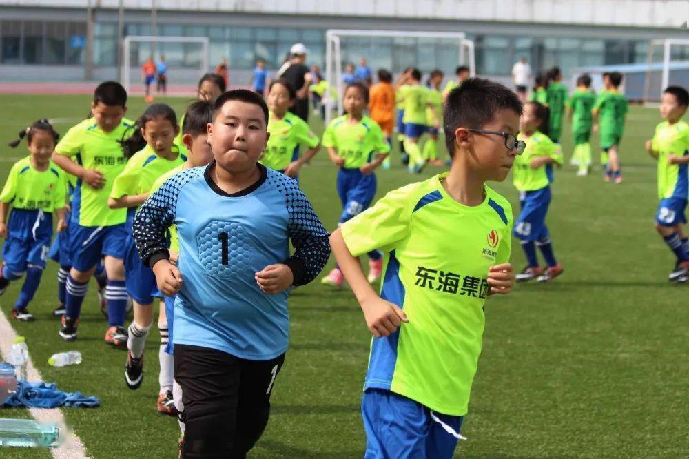 "奔跑吧·少年"文登区小学生夏令营圆满收官_篮球_足球运动员_混合