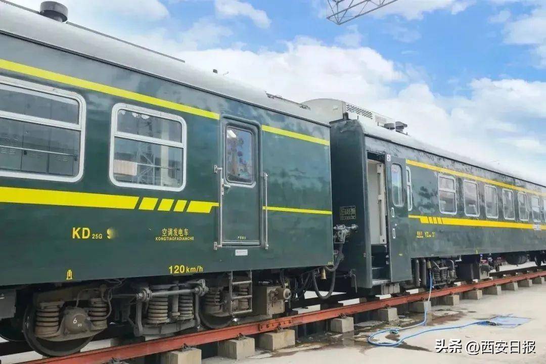25g型客车是中国铁路的空调客车型号之一,列车最高运营速度120km/h