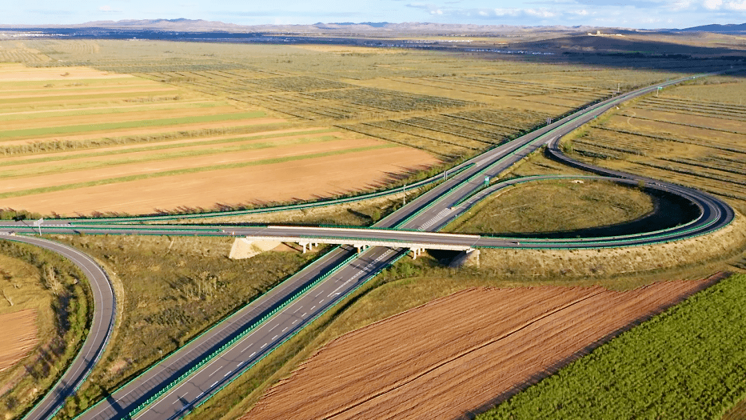 二广高速二(连浩特)赛(汉塔拉)段全线通车_内蒙古_建设_公路