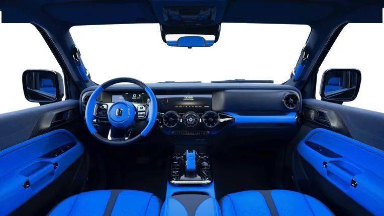 座舱,前后双碳翼一体式车顶平台,独立后置收纳箱,cyberspace音响系统