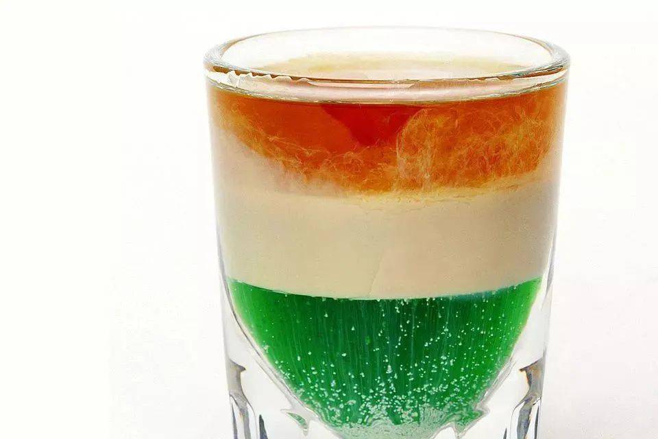 shot在威士忌五大国家的爱尔兰中,他们拥有两款经典的shot鸡尾酒