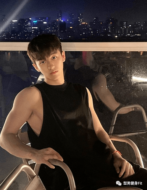 颜值很给力的肌肉小帅哥__rey_zzz