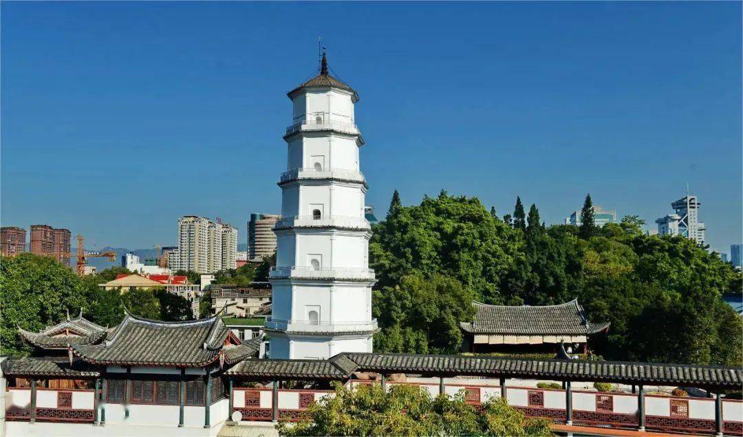 于 山yu shan如果说,鼓山承载了福州厚重的历史,那么作为榕城"三山两