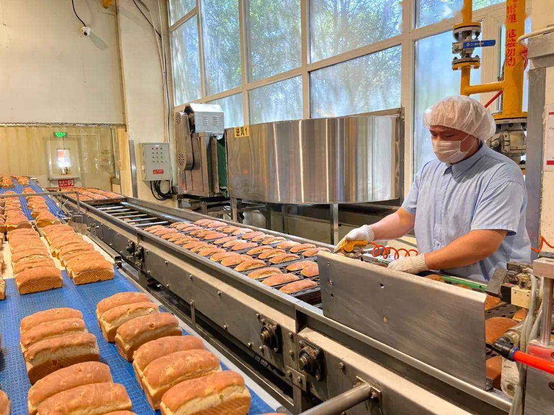 快来品尝百年老字号义利高温烘焙的味道_面包_流水线_李班长