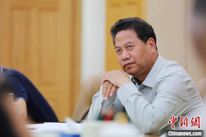 青海省乡村振兴局局长谢宝恩19日在西宁表示,该省始终把产业和就业