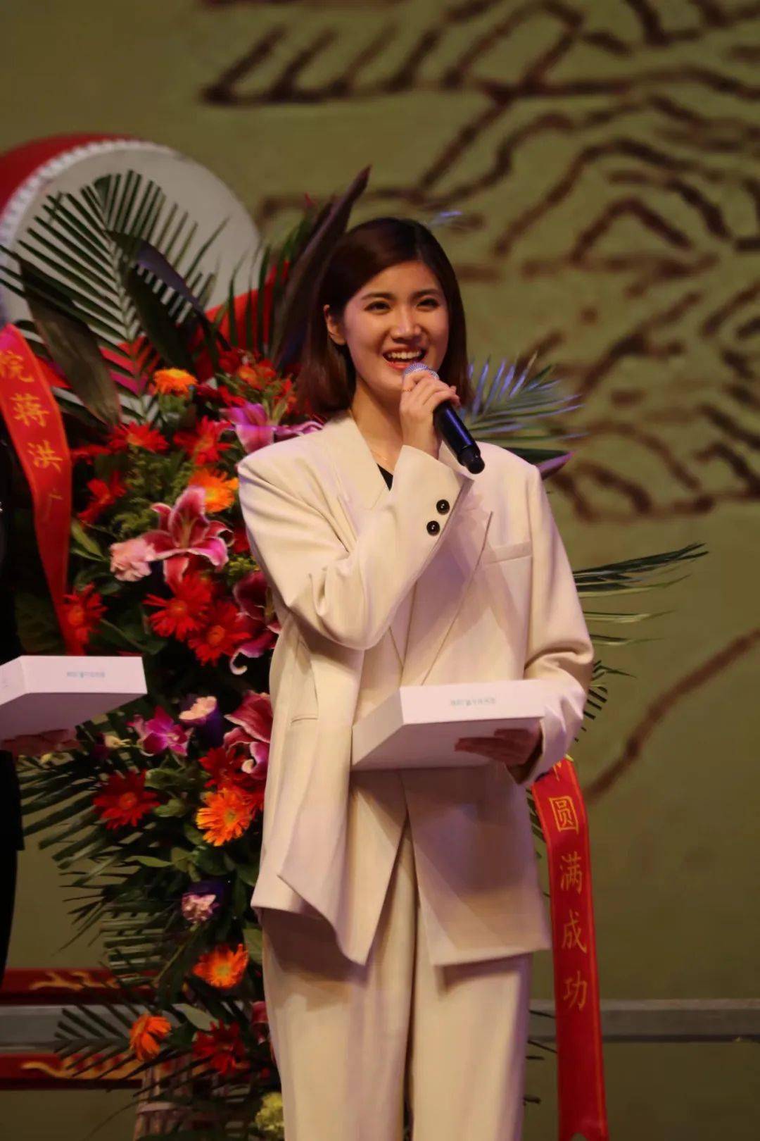 湖南京剧演员钱安妮拜京剧程派名家李佩红为师