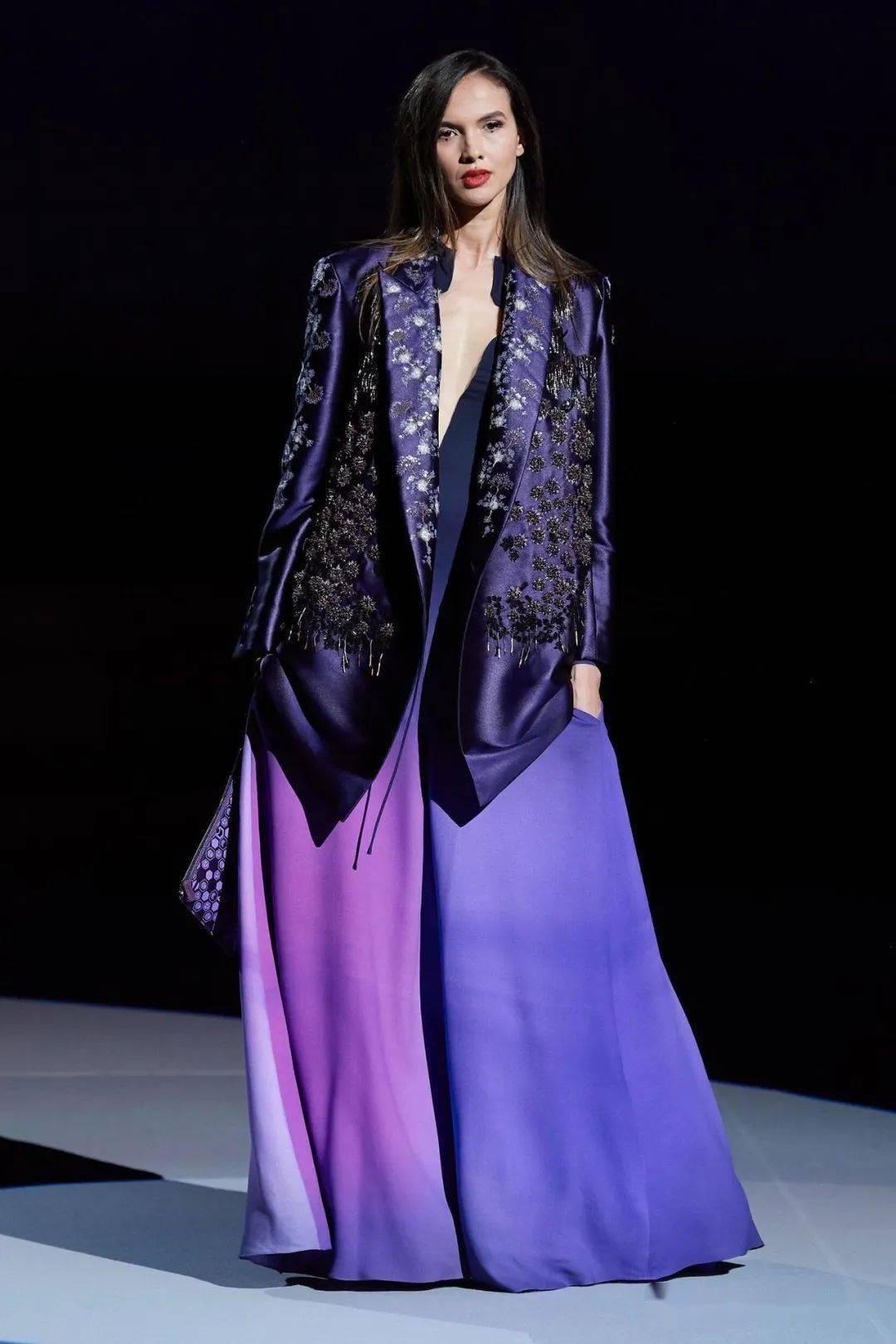 秀场| julien fournie 2023 秋冬高级定制时装秀_趋势_星标_设计