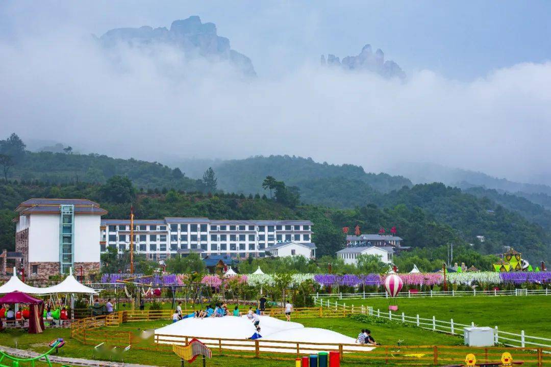 是一家集休闲度假,青少年素质教育于一体的现代化文旅小镇