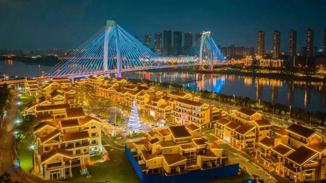 康乐青山·江畔小镇是南宁的网红集市小镇.