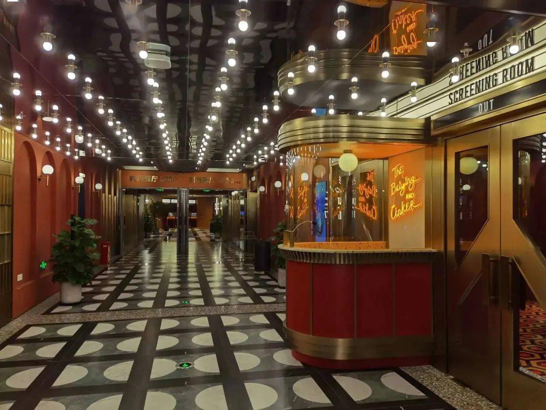 据了解,moho的佰映三克映画作为上海首店,也是江宁路街道辖区的第一家
