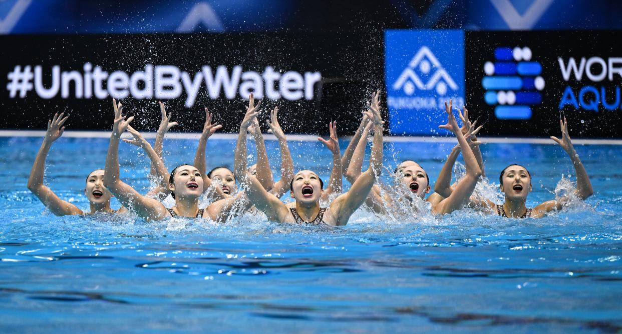 花样游泳——集体自由自选决赛:中国队出场(1)_新华社_日本_高清