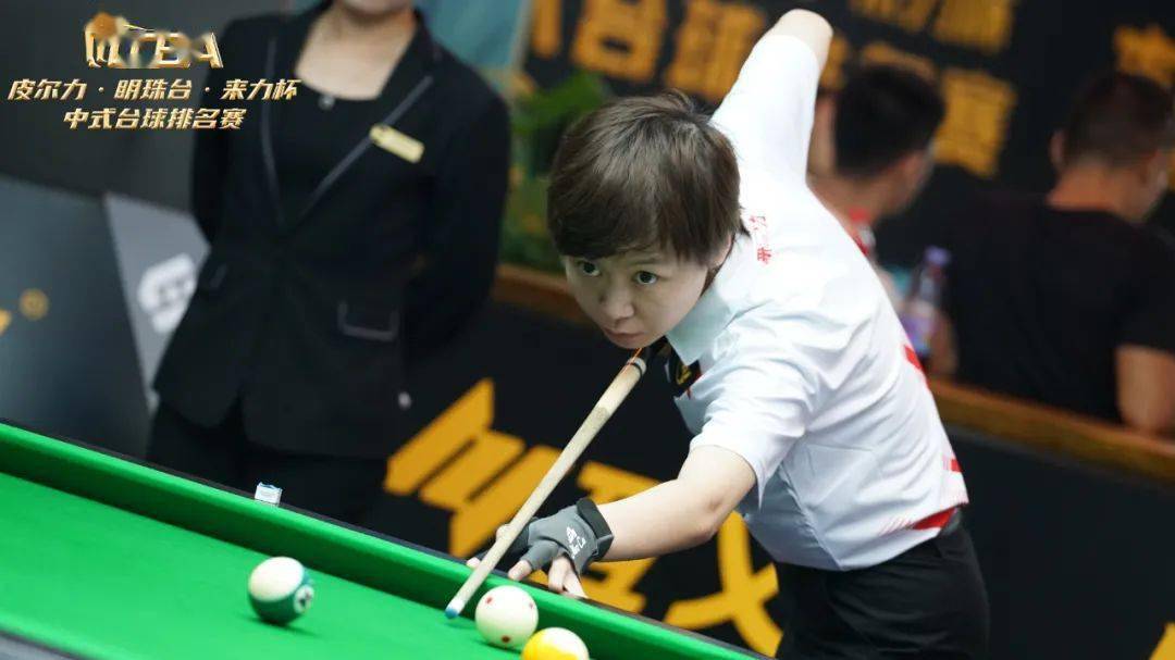 李宝杰对阵女将白鸽,比赛开始后双方你来我往互不相让,六局过后,3:3