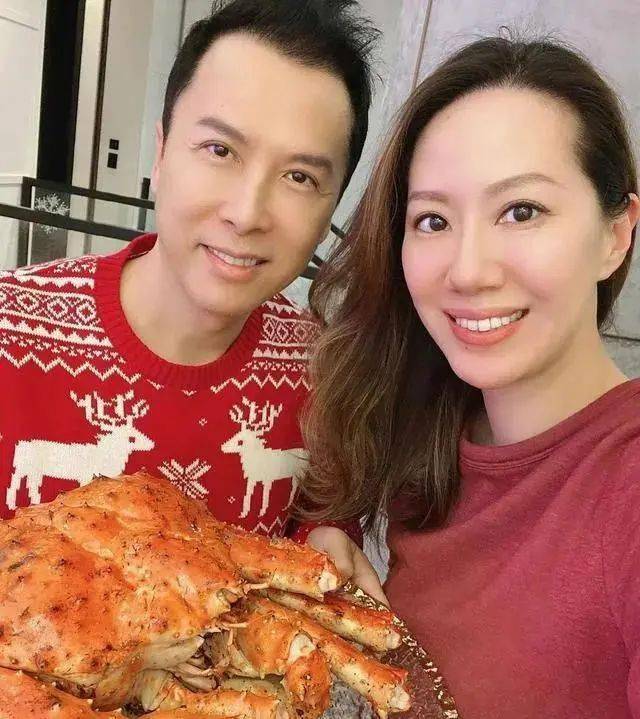 有消息称,甄子丹于2003年与汪诗诗结婚时,两人相识仅三个月,虽然年龄