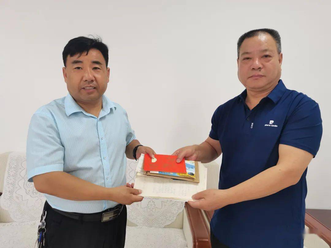 81届校友邵世明来母校捐赠文史资料_信件_河南省_明信片