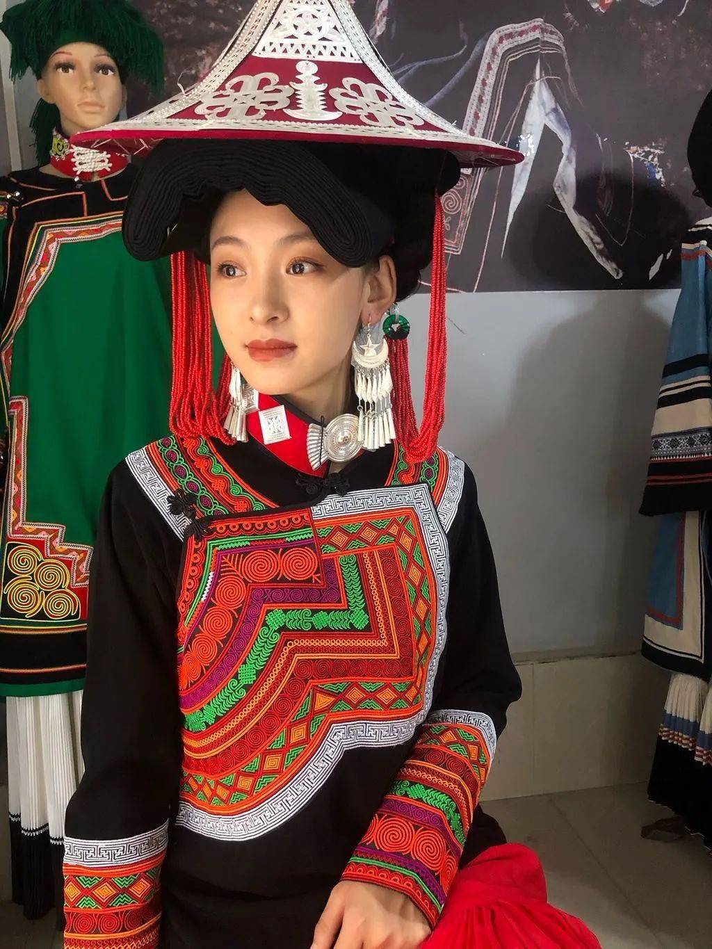 阿苦依作 杨日鲁获得金阳选美大赛金奖._活动_金沙_凉山