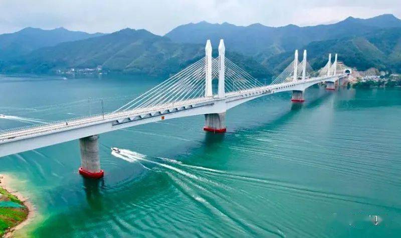 崇启公铁长江大桥引桥首个承台浇筑完成,常泰长江大桥北接线下部结构