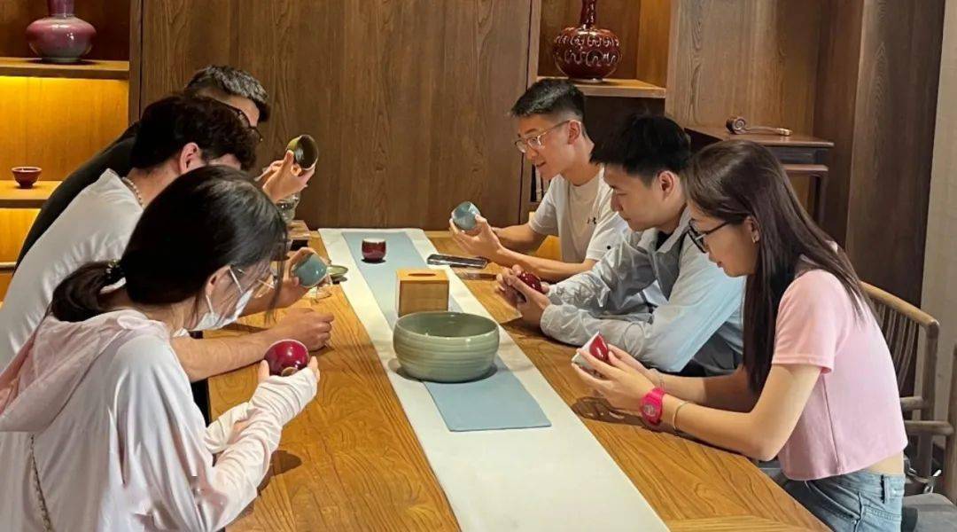 许昌市钧瓷产业发展服务中心宣传部部长米亚攀,神垕镇党委副书记王洋