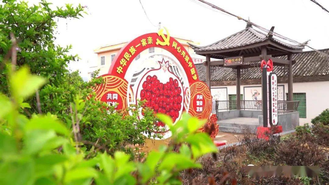 突出作为一个侨乡社区,等12个民族,汉,瑶,白,壮,彝,苗宾川县大营镇华