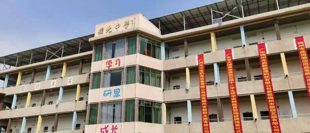 1994年百侯镇中学初三(二)班毕业留影▲1994年百侯镇中学初三(丨喟 