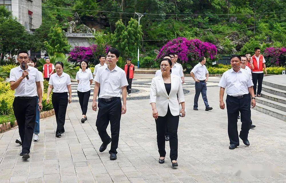 兴仁市人大开展代表联络站(室)建设完善和运行管理现场观摩