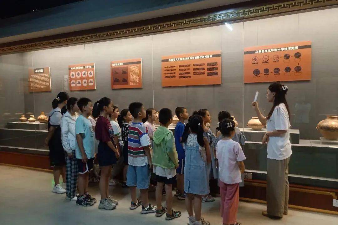 靖远县博物馆迎来暑期参观热潮