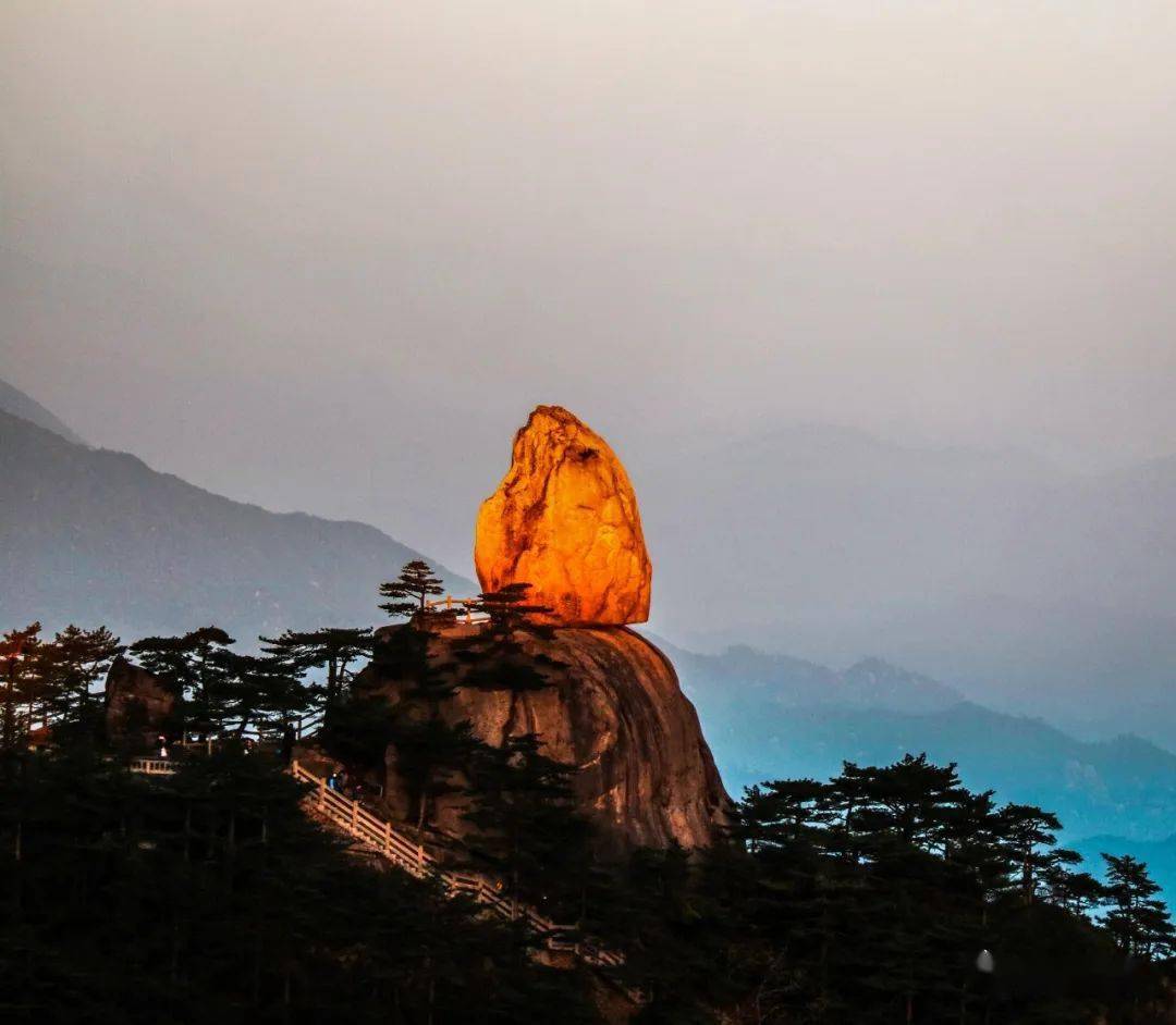 黄山奇石的照片图片