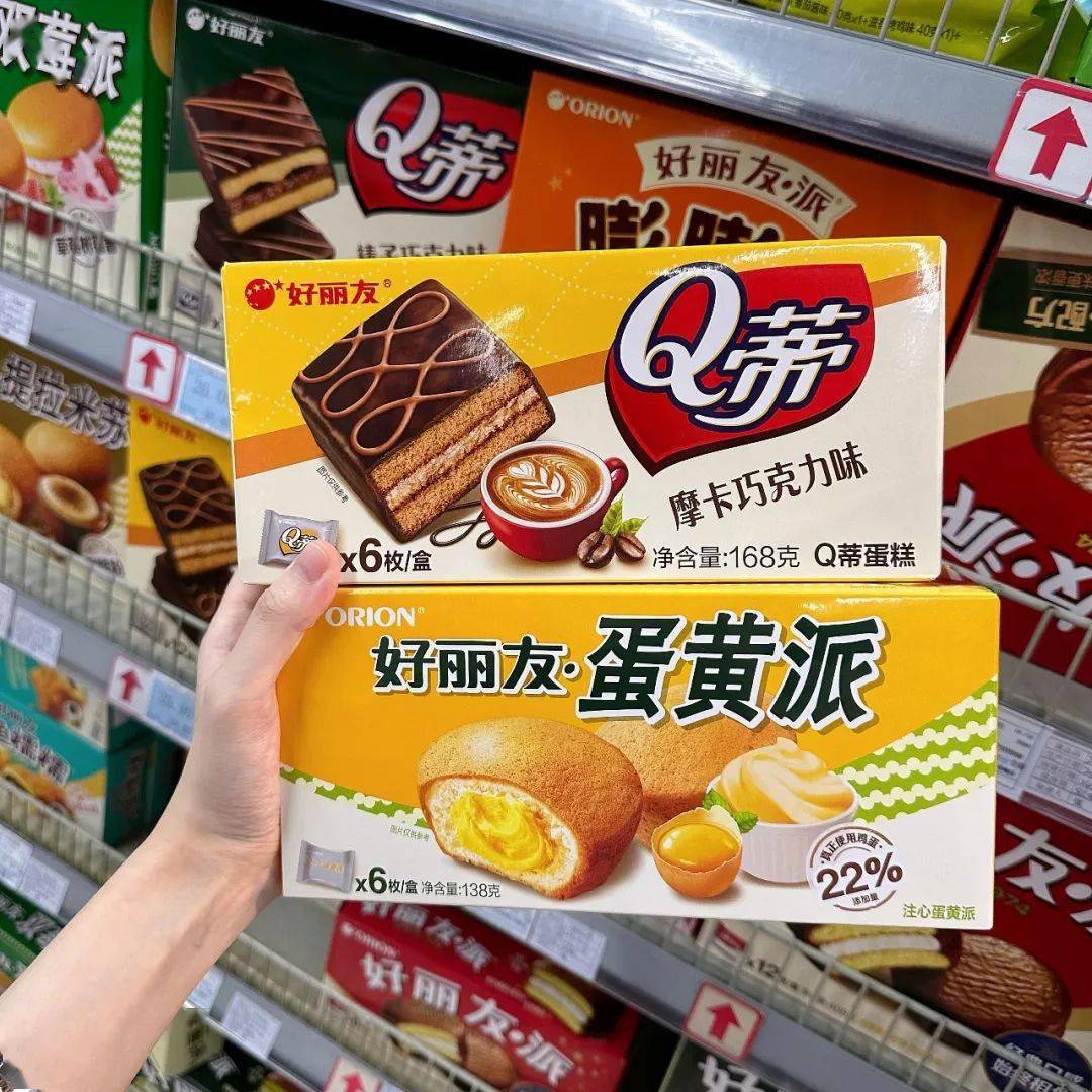 q蒂(一枚28g,133大卡)——蛋黄派(一枚23g,104大卡)——好丽友派