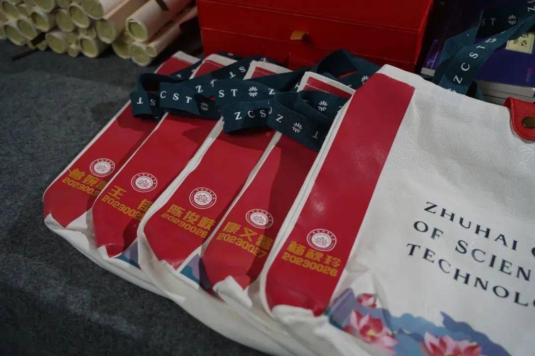 番国学经典以更平和的心态迎接大学生活学校给新生的这份"见面礼"充满