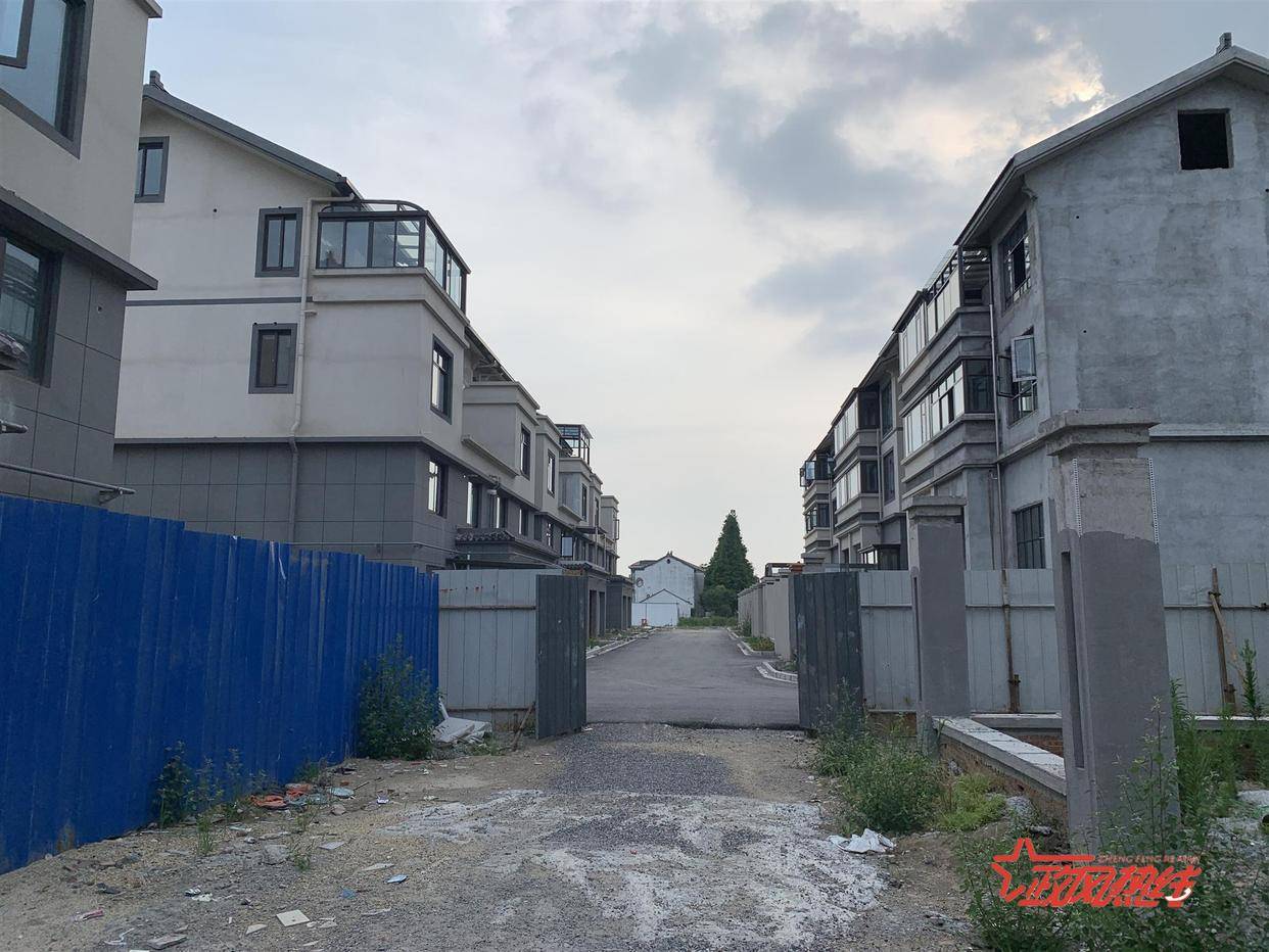 苏州张家港：八幢新房沉降倾斜 反映近一年竟还未检测？