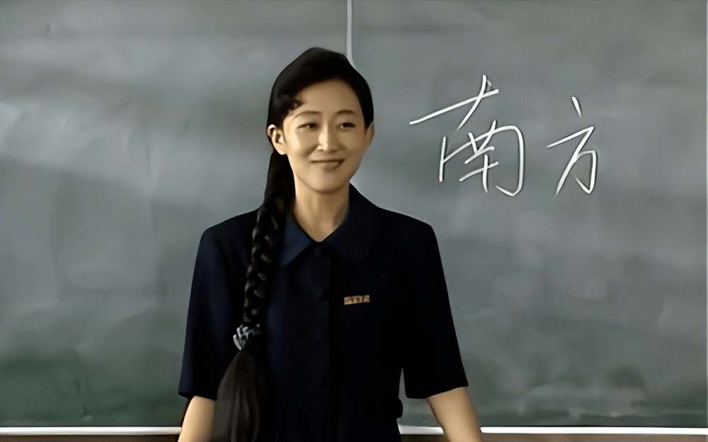 凭借电视剧《相依年年》,获得白玉兰奖最佳女主角奖.