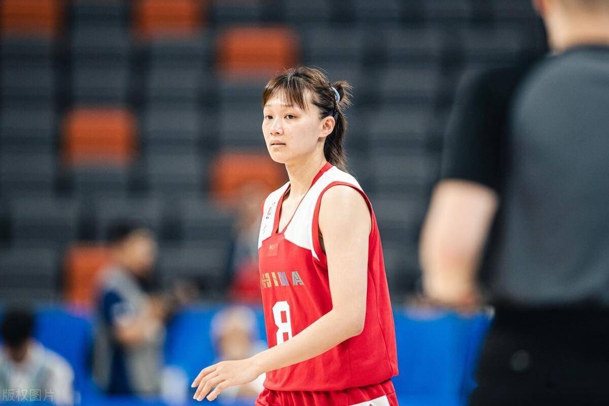 大运会最新战报:72比49,中国女篮大胜波兰,小组第一晋级八强_刘禹彤