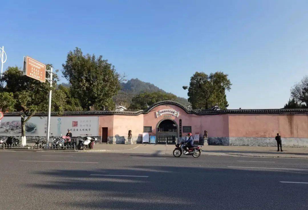 福音医院,云骧阁,辛耕别墅,瞻仰了瞿秋白纪念碑,杨成武纪念广场等,你