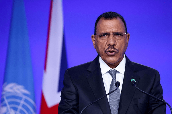 当天18时,尼日尔总统府办公室通过社交媒体发文,称总统巴祖姆自当日